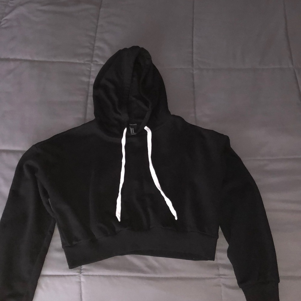 Black cropped hoodie [worn twice]